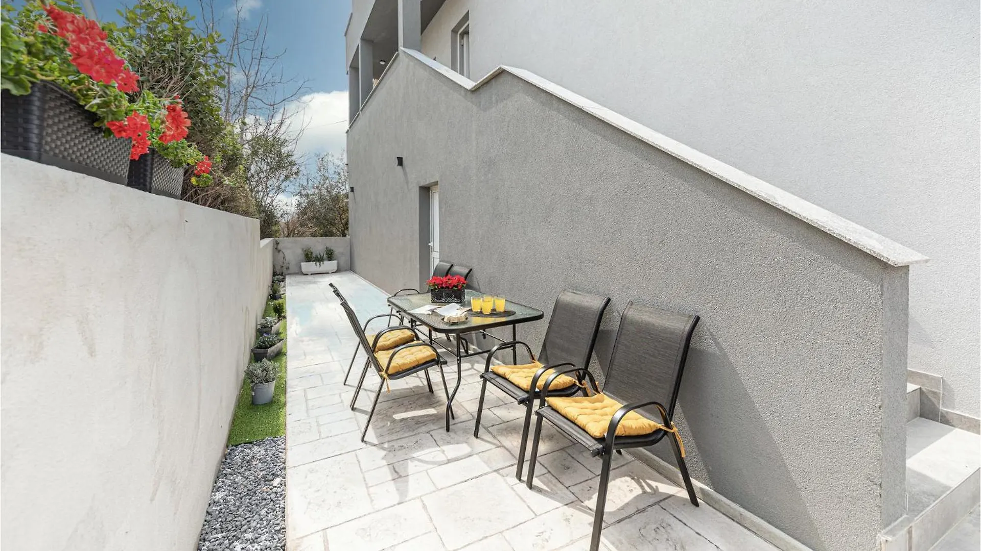 2 Bedroom Gorgeous Apartment In Kastel Gomilica Kastela Croatia